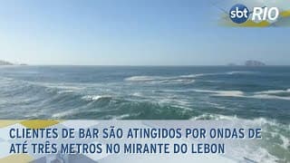 Clientes de bar são atingidos por ondas de até três metros no mirante do Lebon