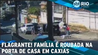 FLAGRANTE! Família é roubada na porta de casa em Caxias