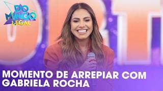 "Diz que forte sou, quando há fraqueza em mim": Gabriela Rocha emociona ao cantar no Domingo Legal