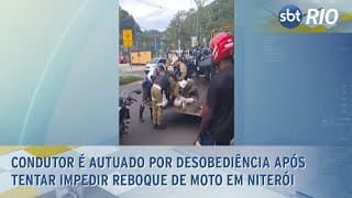 Condutor é autuado por desobediência após tentar impedir reboque de moto em Niterói