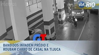Bandidos invadem prédio e roubam carro de casal na Tijuca