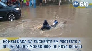 Homem nada na enchente em protesto a situação dos moradores de Nova Iguaçu