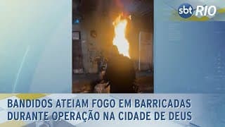 Bandidos ateiam fogo em barricadas durante operação na Cidade de Deus