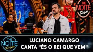 Luciano Camargo canta "És o Rei Que Vem" | The Noite (24/12/24)