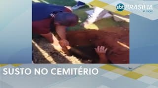 Homem cai em cova mal fechada em enterro | SBT Brasília 1ª ed