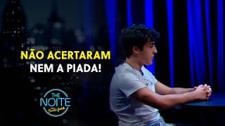 Após fiasco, elenco tenta fazer Enzo Rabelo rir das piadas do The Noite | The Noite (04/09/24)