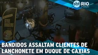 Bandidos assaltam clientes de lanchonete em Duque de Caxias