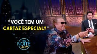 Carlos Villagrán, o "Kiko", assina cartaz inusitado de fã brasileiro | The Noite (21/01/2025)