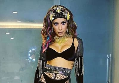 Fantasiada de camaleão, Anitta reflete: "Amar os animais é amar a si mesmo"