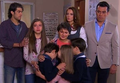 Isabela envenena o cachorro da família Lascurain e as crianças desabam