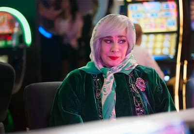 Alice descobre que Eva está roubando para jogar em um cassino