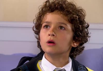 No capítulo de hoje (10), Davi é levado para a delegacia