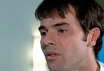Nesta quinta-feira (01), José Armando se declara para Esmeralda