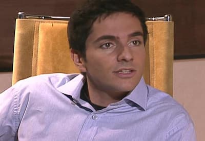 Nesta sexta-feira (23), Alberto confessa para Júlio que ainda ama Julia