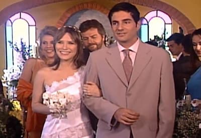 Em Pequena Travessa, Alberto se casa com Débora e faz Júlia sofrer