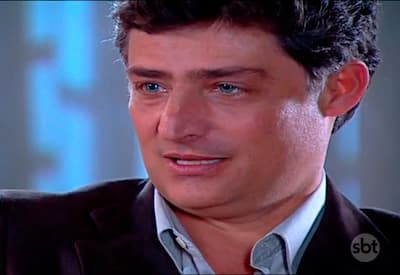 Alex tenta convencer Cristina a terminar noivado com Adam