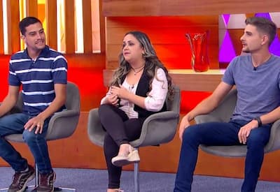 Amigo intrometido opina na vida do casal e deixa esposa furiosa