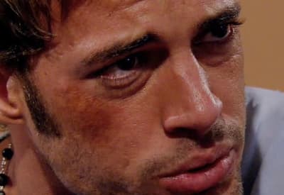 Nesta quarta-feira (17), Alessandro mente para Vitória para tranquilizá-la