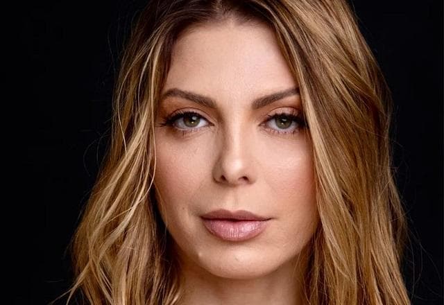 Sheila Mello relembra divórcio e abre o coração 