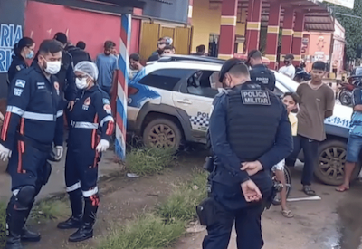 NA PORTA DE CASA - JOVEM É ATINGIDO COM TIRO POR MEMBROS DE GUANGUE