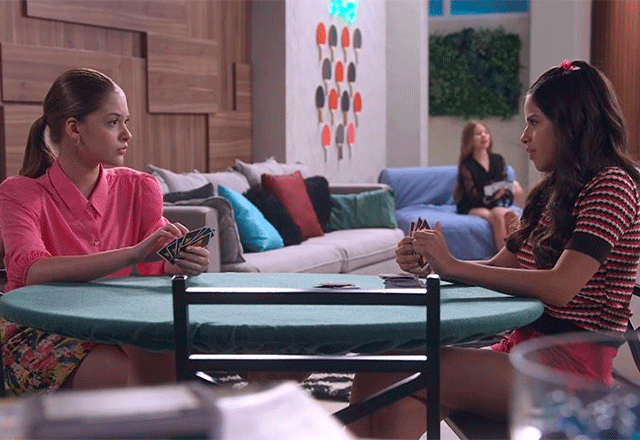 Nesta quarta-feira (17), Lívia enfrenta e pressiona Rosalina