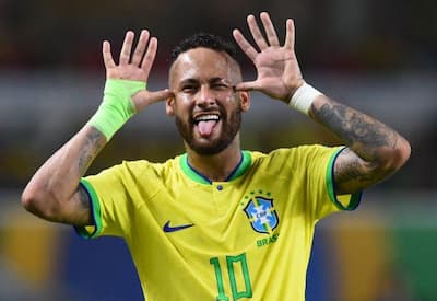 Neymar surpreende ambulante e compra camisas da seleção brasileira