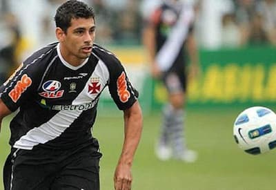 Diego Souza detona arbitragem em jogo do Vasco: "Futebol está corrompido"