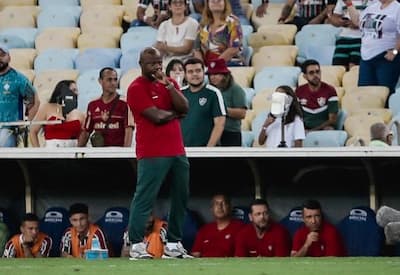 Fluminense perde pela sexta vez seguida e iguala sua pior marca no Brasileirão