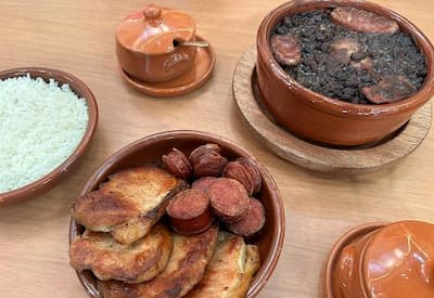 Aprenda uma receita de feijoada para dez pessoas