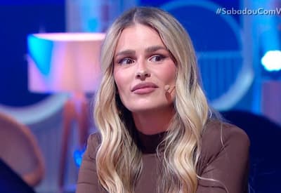 Yasmin Brunet fala sobre comparação com a mãe: "Pedi pra ser emancipada"