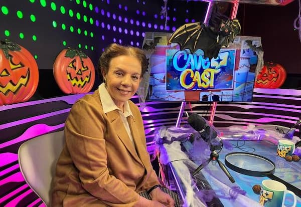 Rosi Campos é a convidada do CaveCast Especial Halloween