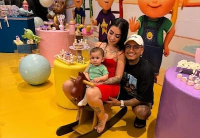 MC Mirella publica fotos da festa de nove meses da filha e encanta internautas