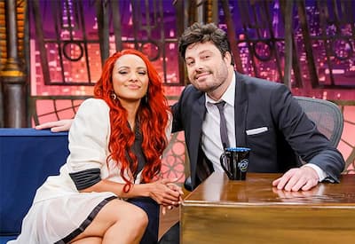 Kat Graham, cantora e atriz de "The Vampire Diaries", declara amor ao Brasil em entrevista no The Noite