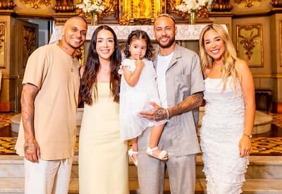 Neymar Jr compartilha fotos especiais do batismo da afilhada: "Dindo vai cuidar pra sempre"