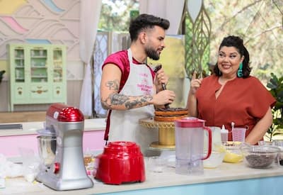 Participantes transformam criaturas fantásticas em bolos no "Bake Off Brasil" deste sábado (14)