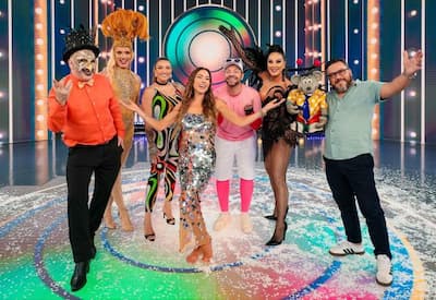 Patricia Abravanel comanda o Programa Silvio Santos em clima de folia