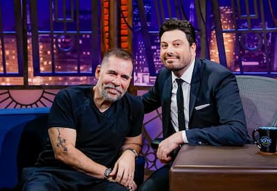 No The Noite, Leandro Hassum se assume 'vô babão', comenta "Uma Advogada Brilhante" e promete emoção em "Silvio Santos Vem Aí"