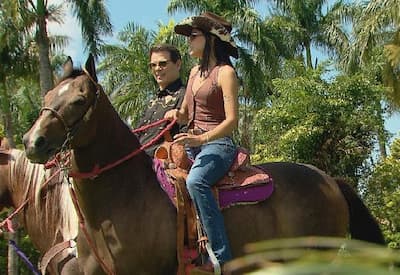Ana Castela coleciona mais de 100 chapéus e fala sobre figurinos nos palcos