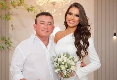 Amado Batista é flagrado em romance com esposa durante partida de futebol