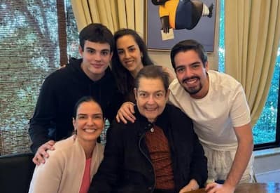 Faustão faz rara aparição na TV com homenagem à esposa no "Domingo Legal"