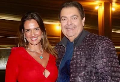 Faustão faz aparição surpresa no SBT e emociona ao homenagear esposa