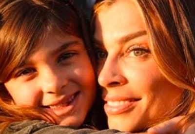 Grazi Massafera abre álbum de fotos da filha em homenagem