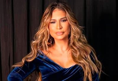 Com voz debilitada, Simone Mendes se emociona e chora no palco