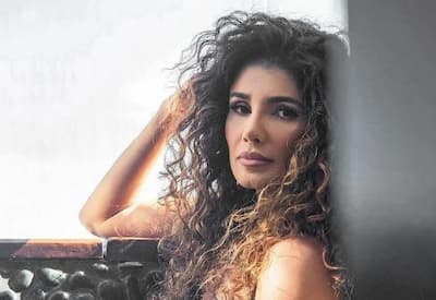 Paula Fernandes revela que nunca se sentiu nervosa em cantar com Roberto Carlos