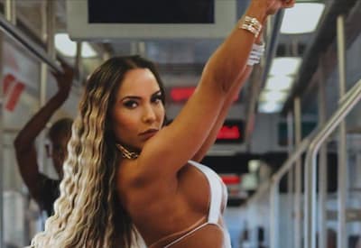 Mulher Melão causa polêmica com ensaio sensual dentro de trem