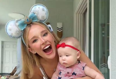Duda Reis celebra 24 anos na Disney ao lado da filha Aurora