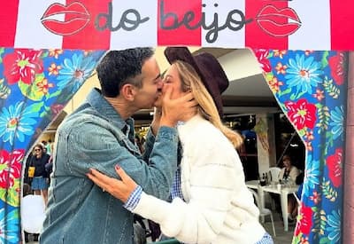 César Tralli e Ticiane Pinheiro curtem festa junina com barraca do beijo