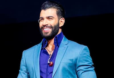 Gusttavo Lima surpreende fã da terceira idade com selinho