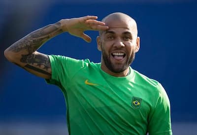 Daniel Alves vence ex-esposa na Justiça e reverte bloqueio de R$ 4 milhões