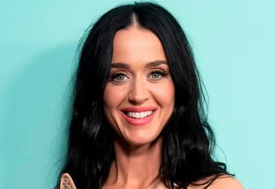 Katy Perry quase sofre acidente durante show; veja o vídeo